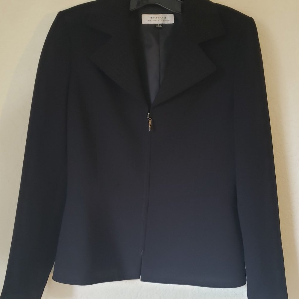 TAHARI - Black Heavy Weight & Sleek Blazer With Front Zipper - Size = 6
